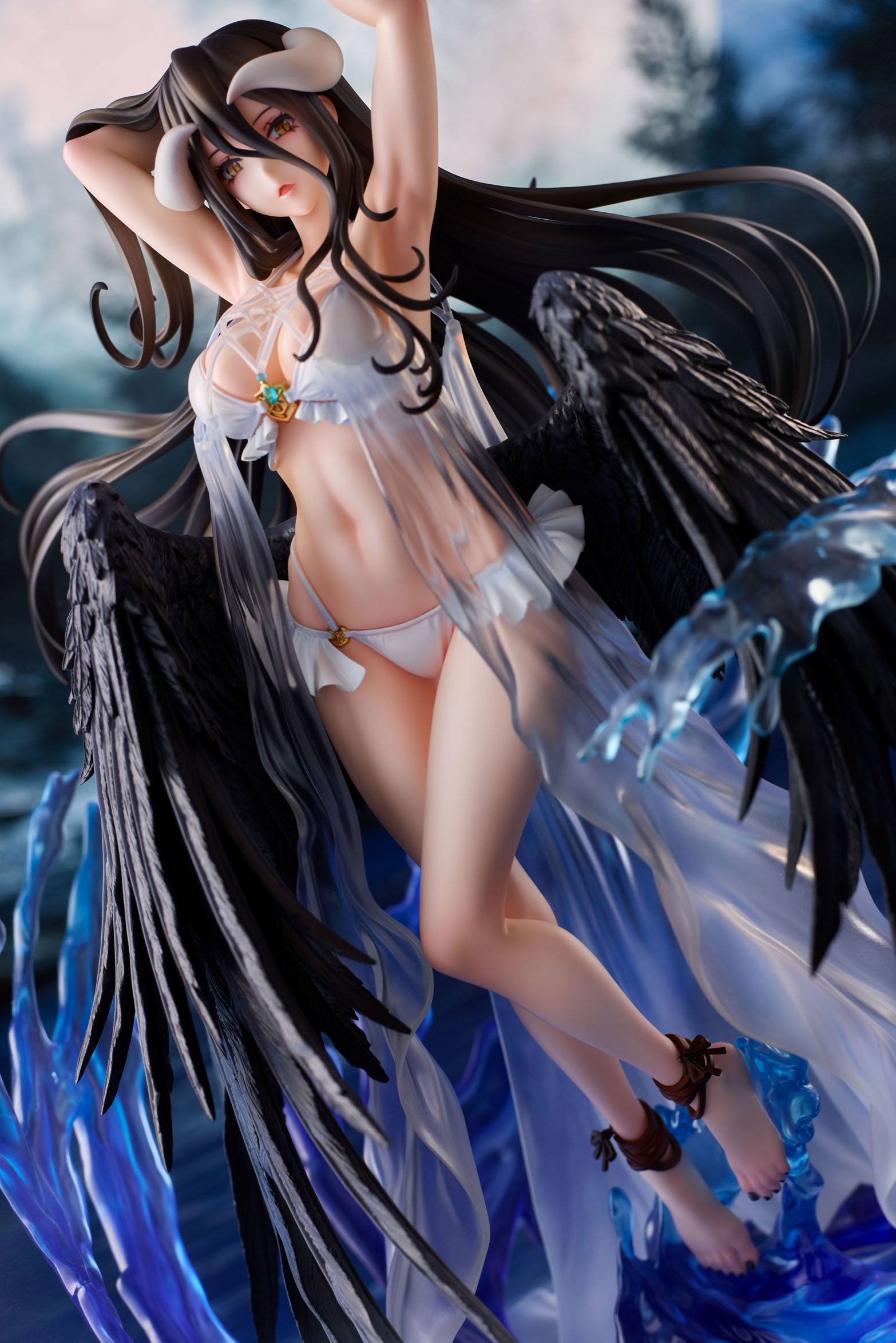 Descubre el apasionante mundo de Estatua Overlord Albedo Bikini Version 32 cm.