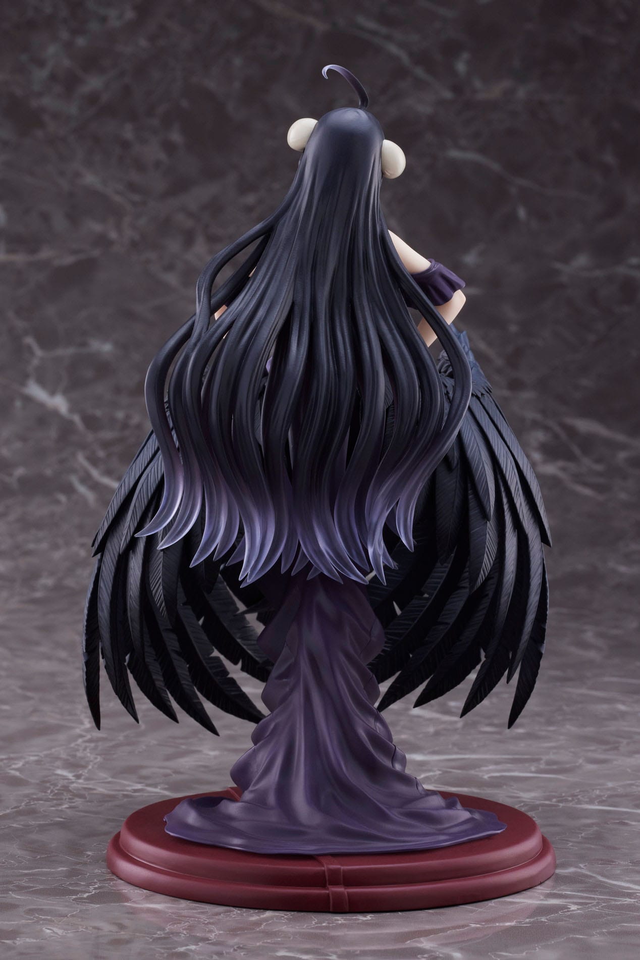Descubre el apasionante mundo de Estatua Overlord Albedo Black Dress Version.