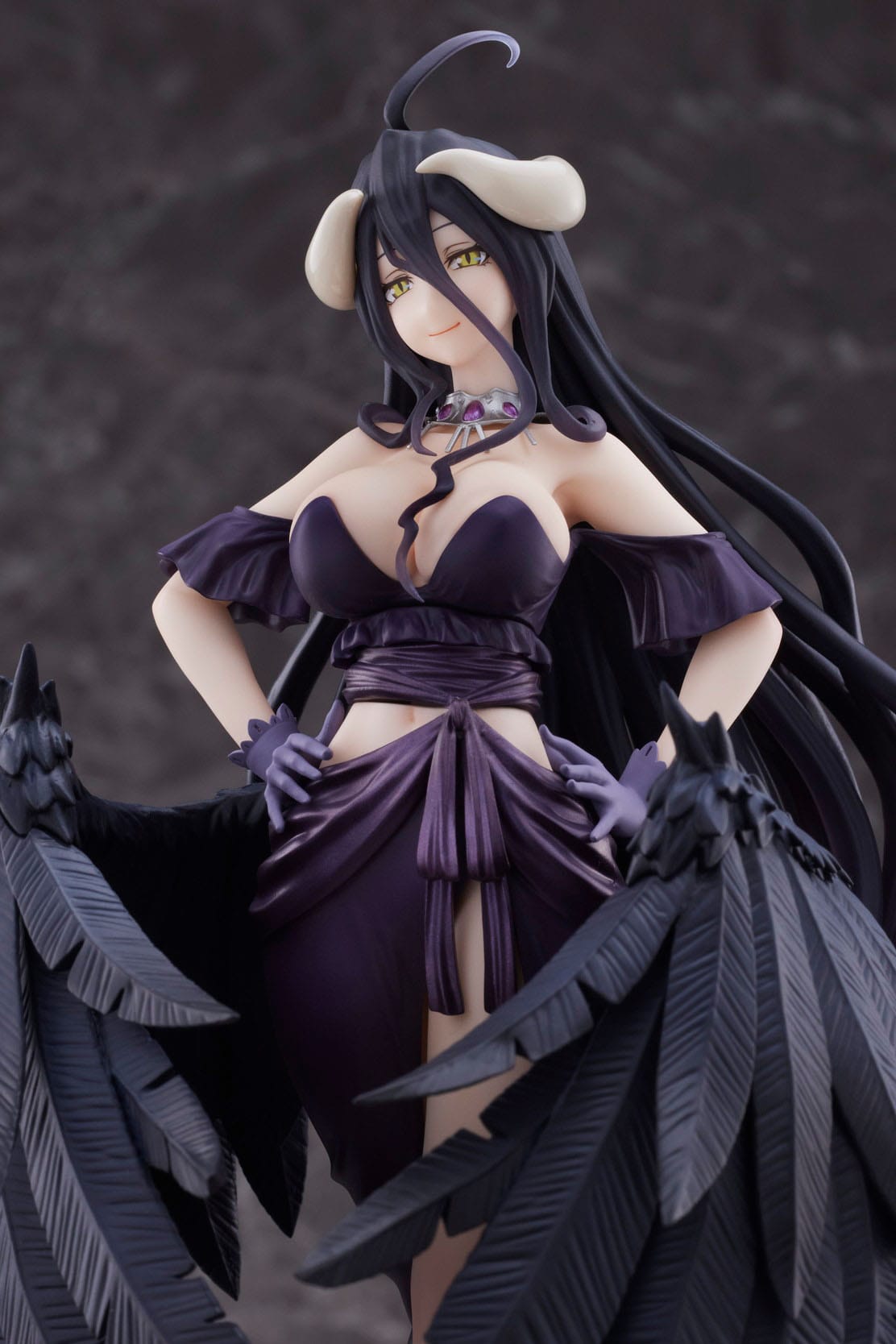 Descubre el apasionante mundo de Estatua Overlord Albedo Black Dress Version.