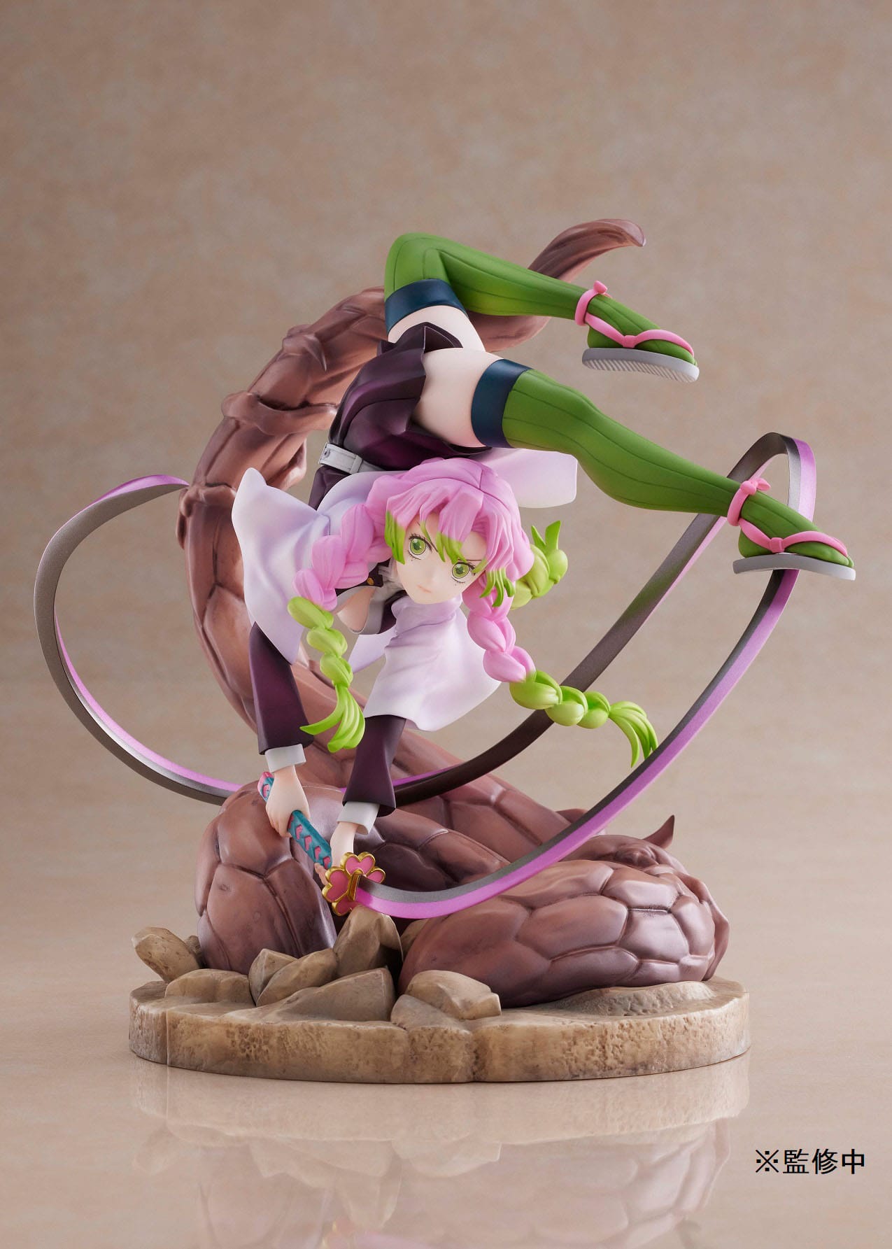 Descubre el apasionante mundo de Estatua Demon Slayer Mitsuri Kanroji 19 cm.