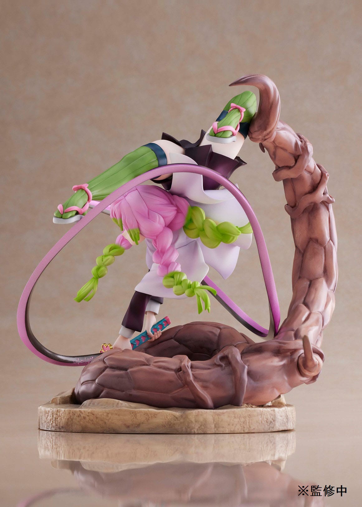 Descubre el apasionante mundo de Estatua Demon Slayer Mitsuri Kanroji 19 cm.