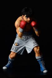 Descubre el apasionante mundo de Estatua Ippo Makunouchi fighting pose.