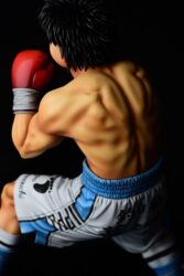 Descubre el apasionante mundo de Estatua Ippo Makunouchi fighting pose.