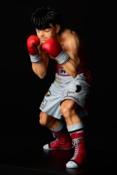 Descubre el apasionante mundo de Estatua Ippo Makunouchi fighting pose damage.