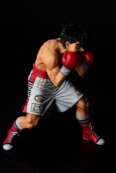 Descubre el apasionante mundo de Estatua Ippo Makunouchi fighting pose damage.