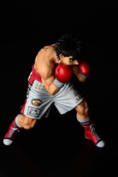 Descubre el apasionante mundo de Estatua Ippo Makunouchi fighting pose damage.