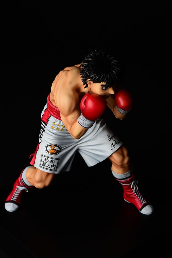 Descubre el apasionante mundo de Estatua Ippo Makunouchi fighting pose damage.