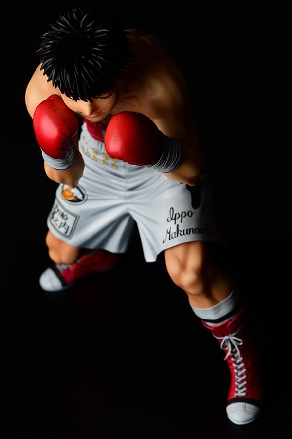 Descubre el apasionante mundo de Estatua Ippo Makunouchi fighting pose damage.