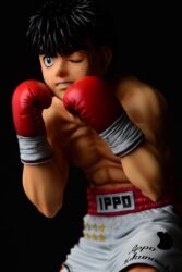 Descubre el apasionante mundo de Estatua Ippo Makunouchi fighting pose damage.