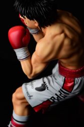 Descubre el apasionante mundo de Estatua Ippo Makunouchi fighting pose damage.