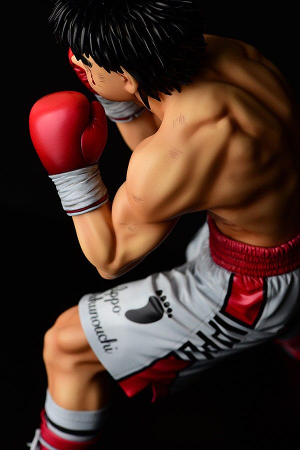 Descubre el apasionante mundo de Estatua Ippo Makunouchi fighting pose damage.