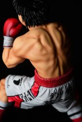 Descubre el apasionante mundo de Estatua Ippo Makunouchi fighting pose damage.