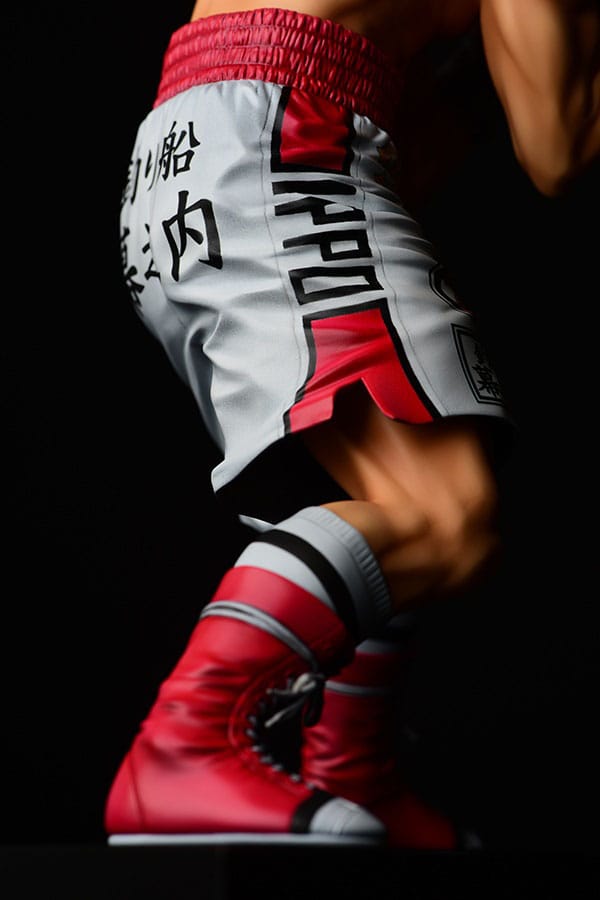 Descubre el apasionante mundo de Estatua Ippo Makunouchi fighting pose damage.