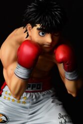 Descubre el apasionante mundo de Estatua Ippo Makunouchi fighting pose damage.