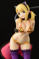 Descubre el apasionante mundo de Estatua Lucy Heartfilia Halloween CAT Gravure.