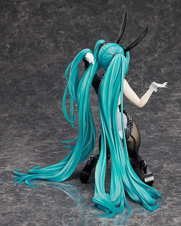Descubre el apasionante mundo de Estatua Vocaloid Art by SanMuYYB Hatsune Miku Bunny.
