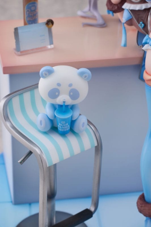 Descubre el apasionante mundo de Estatua Original Character Blue Panda Coffee.