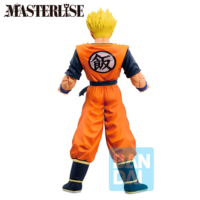 Descubre el apasionante mundo de Figura Son Gohan Dueling to the Future.