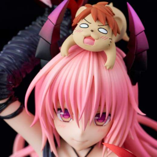 Descubre el apasionante mundo de Estatua Nana Astar Deviluke y Yuuki Rito To Love-Ru Darkness.