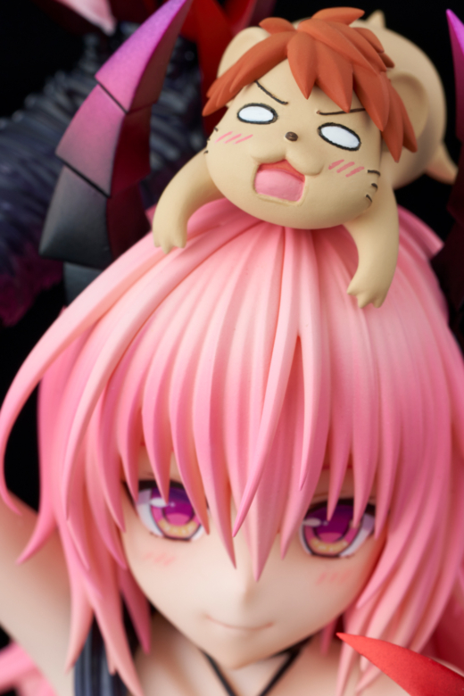 Descubre el apasionante mundo de Estatua Nana Astar Deviluke y Yuuki Rito To Love-Ru Darkness.