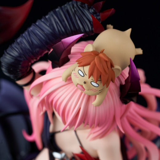 Descubre el apasionante mundo de Estatua Nana Astar Deviluke y Yuuki Rito To Love-Ru Darkness.