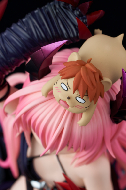 Descubre el apasionante mundo de Estatua Nana Astar Deviluke y Yuuki Rito To Love-Ru Darkness.