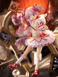Descubre el apasionante mundo de Puella Magi Madoka Magica Estatuas Kaname Madoka y Kyuubey.
