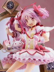 Descubre el apasionante mundo de Puella Magi Madoka Magica Estatuas Kaname Madoka y Kyuubey.