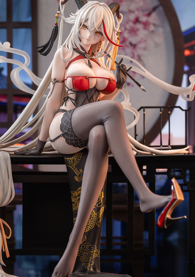 Descubre el apasionante mundo de Estatua Ägir Golden Dragon.