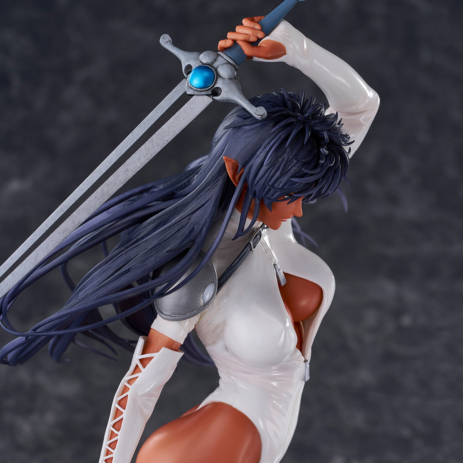 Descubre el apasionante mundo de Figura Arshes Nei Bastard!!.