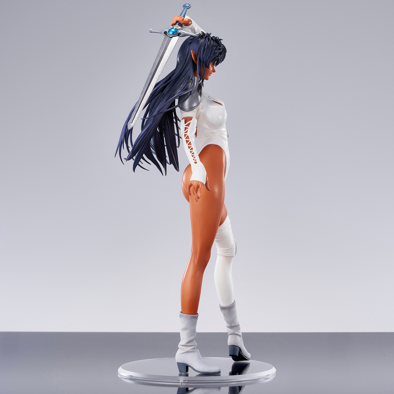 Descubre el apasionante mundo de Figura Arshes Nei Bastard!!.