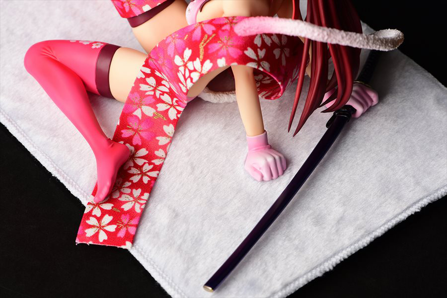 Descubre el apasionante mundo de Figura Erza Scarlet Estilo Sakuraneko.