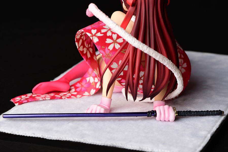 Descubre el apasionante mundo de Figura Erza Scarlet Estilo Sakuraneko.