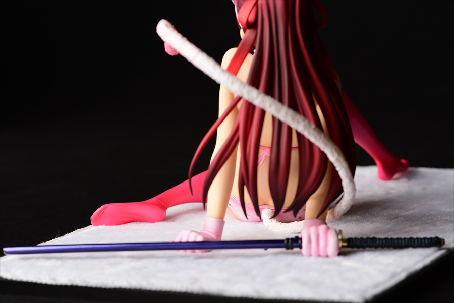 Descubre el apasionante mundo de Figura Erza Scarlet Estilo Sakuraneko.