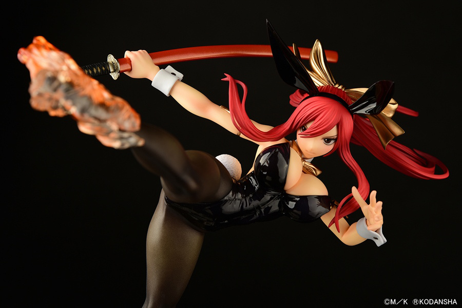 Descubre el apasionante mundo de Figura Erza Scarlet Patada Alta Versión Conejo Negro Fairy Tail.
