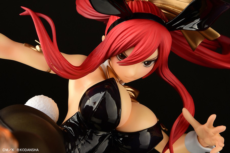 Descubre el apasionante mundo de Figura Erza Scarlet Patada Alta Versión Conejo Negro Fairy Tail.