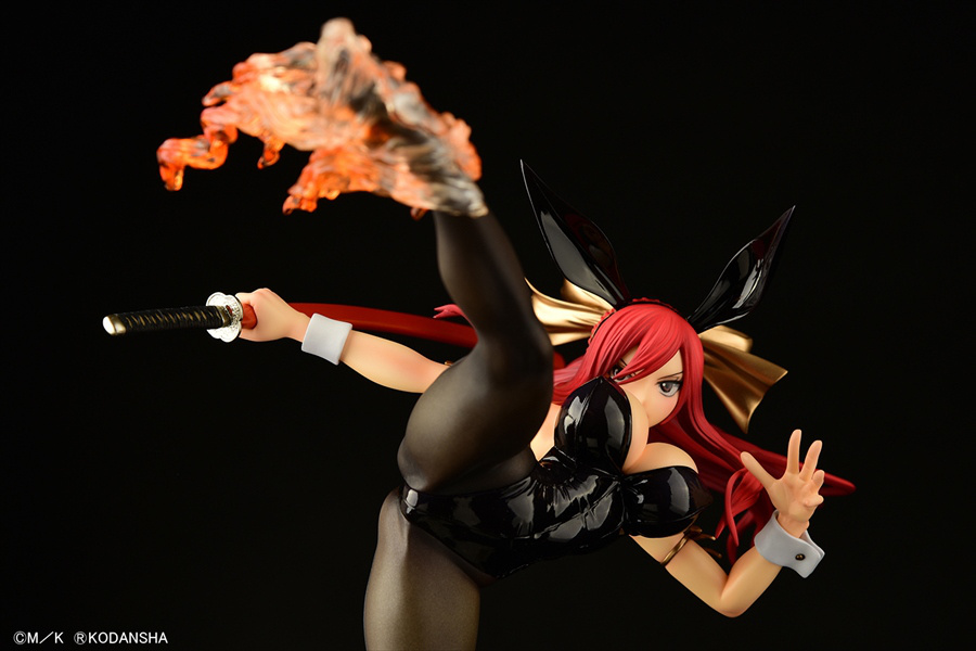 Descubre el apasionante mundo de Figura Erza Scarlet Patada Alta Versión Conejo Negro Fairy Tail.