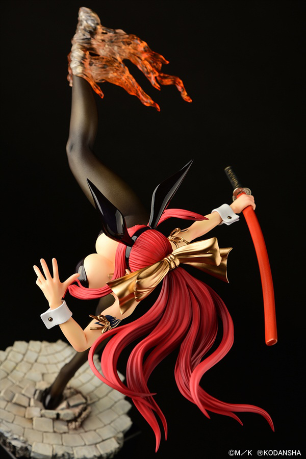 Descubre el apasionante mundo de Figura Erza Scarlet Patada Alta Versión Conejo Negro Fairy Tail.