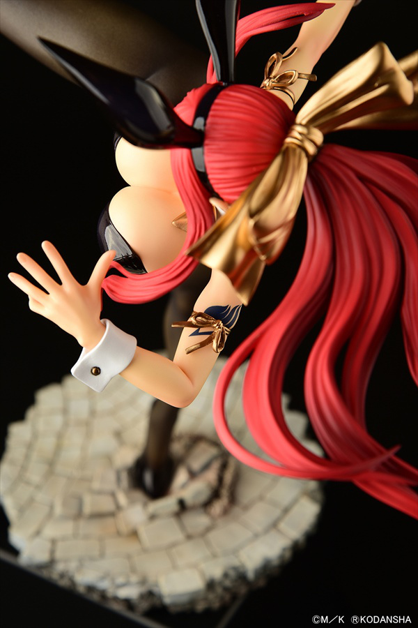 Descubre el apasionante mundo de Figura Erza Scarlet Patada Alta Versión Conejo Negro Fairy Tail.
