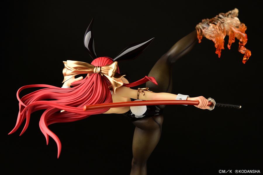 Descubre el apasionante mundo de Figura Erza Scarlet Patada Alta Versión Conejo Negro Fairy Tail.