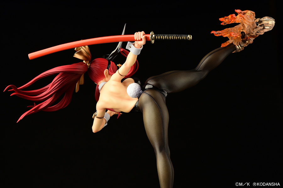 Descubre el apasionante mundo de Figura Erza Scarlet Patada Alta Versión Conejo Negro Fairy Tail.