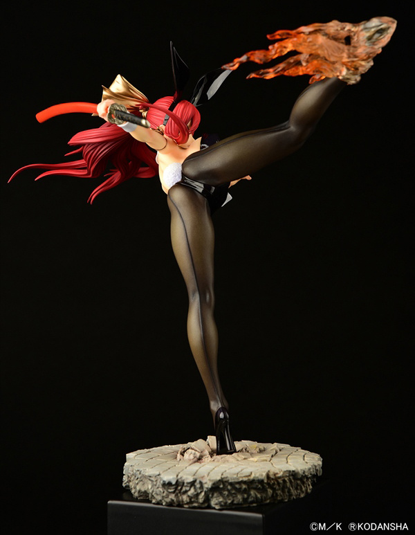 Descubre el apasionante mundo de Figura Erza Scarlet Patada Alta Versión Conejo Negro Fairy Tail.