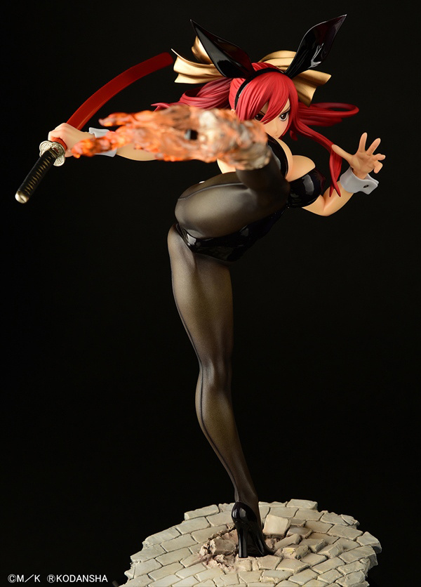 Descubre el apasionante mundo de Figura Erza Scarlet Patada Alta Versión Conejo Negro Fairy Tail.