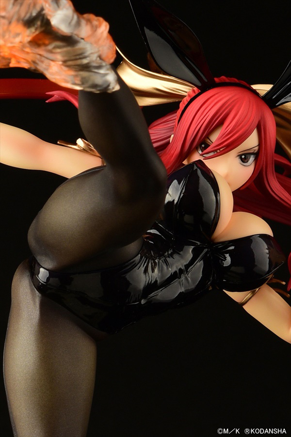 Descubre el apasionante mundo de Figura Erza Scarlet Patada Alta Versión Conejo Negro Fairy Tail.