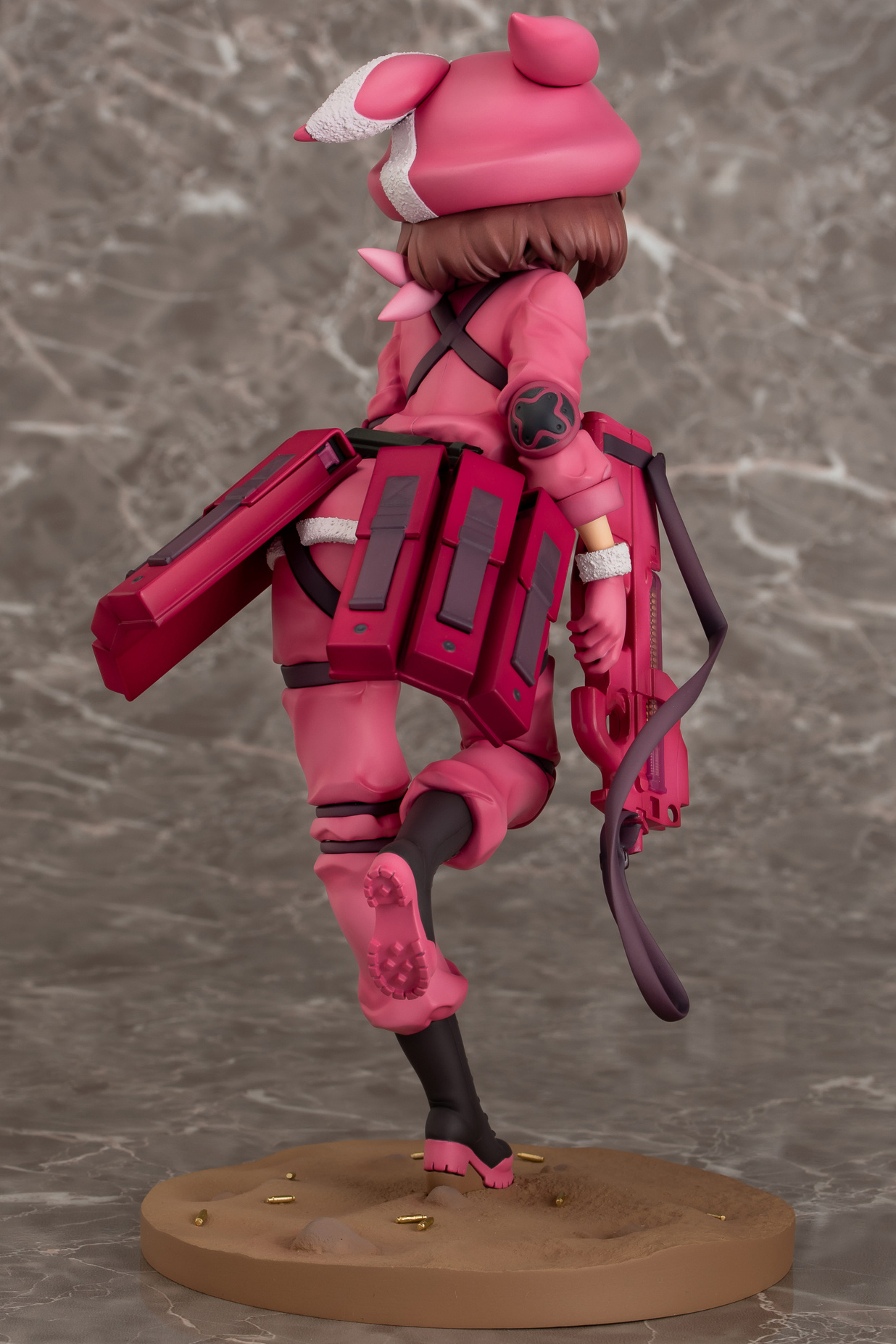 Descubre el apasionante mundo de Figura LLENN Sword Art Online Alternative Gun Gale Online Versión Bala del Desierto Reeditada.