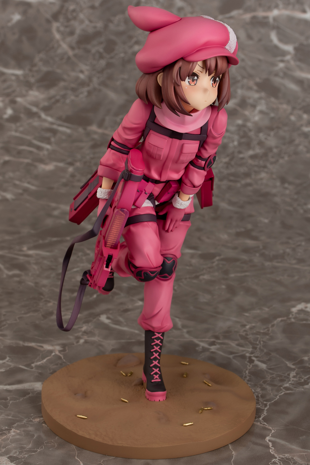 Descubre el apasionante mundo de Figura LLENN Sword Art Online Alternative Gun Gale Online Versión Bala del Desierto Reeditada.