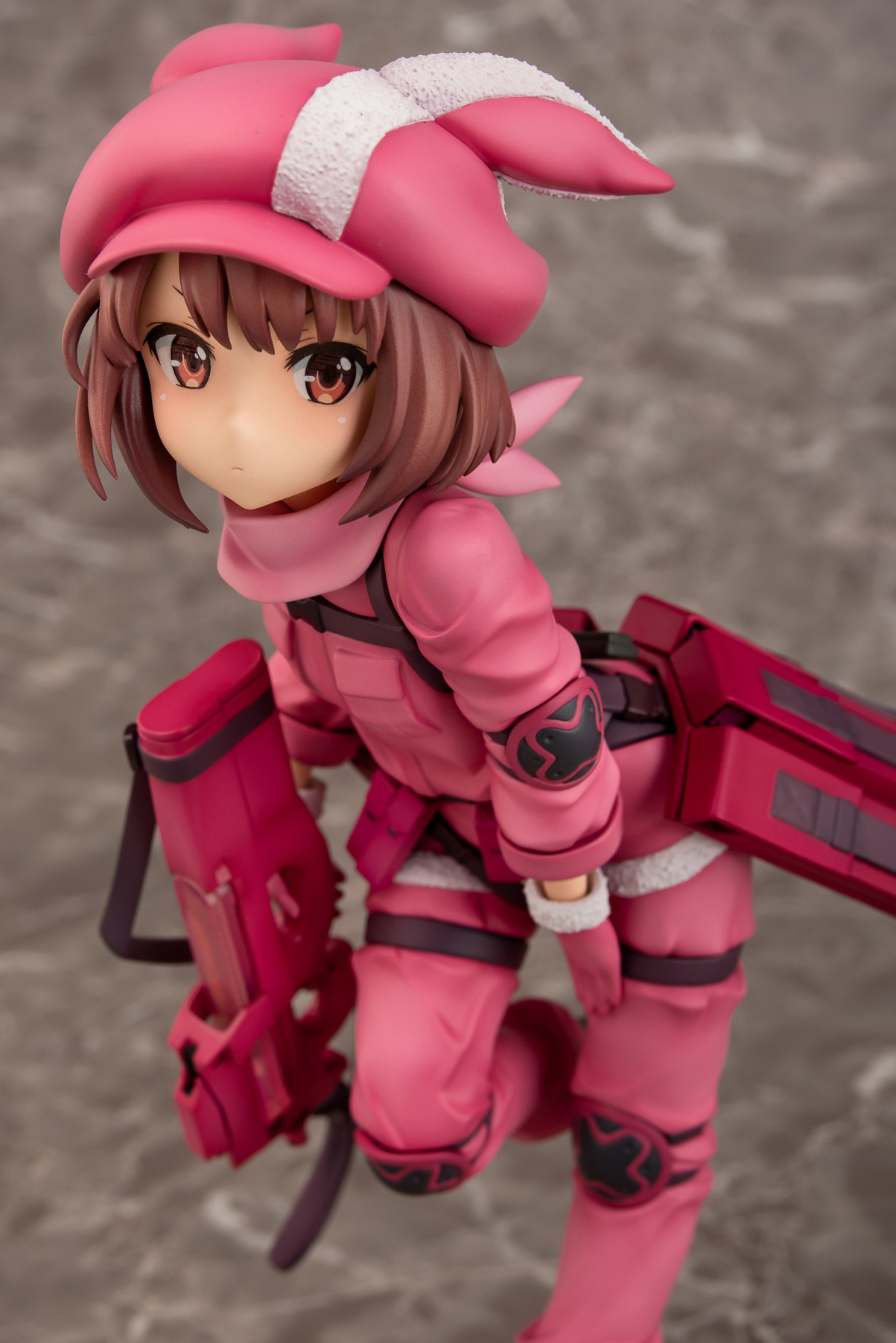 Descubre el apasionante mundo de Figura LLENN Sword Art Online Alternative Gun Gale Online Versión Bala del Desierto Reeditada.