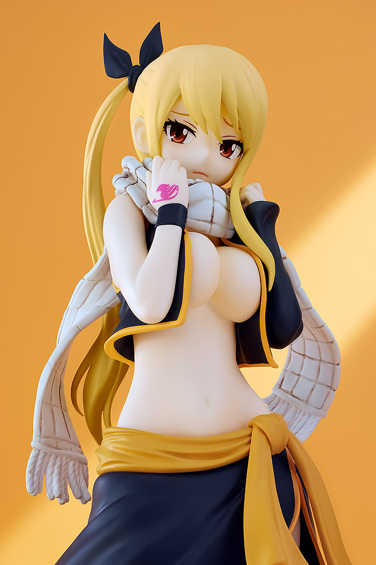 Descubre el apasionante mundo de Figura Lucy Heartfilia Traje de Natsu FAIRY TAIL.