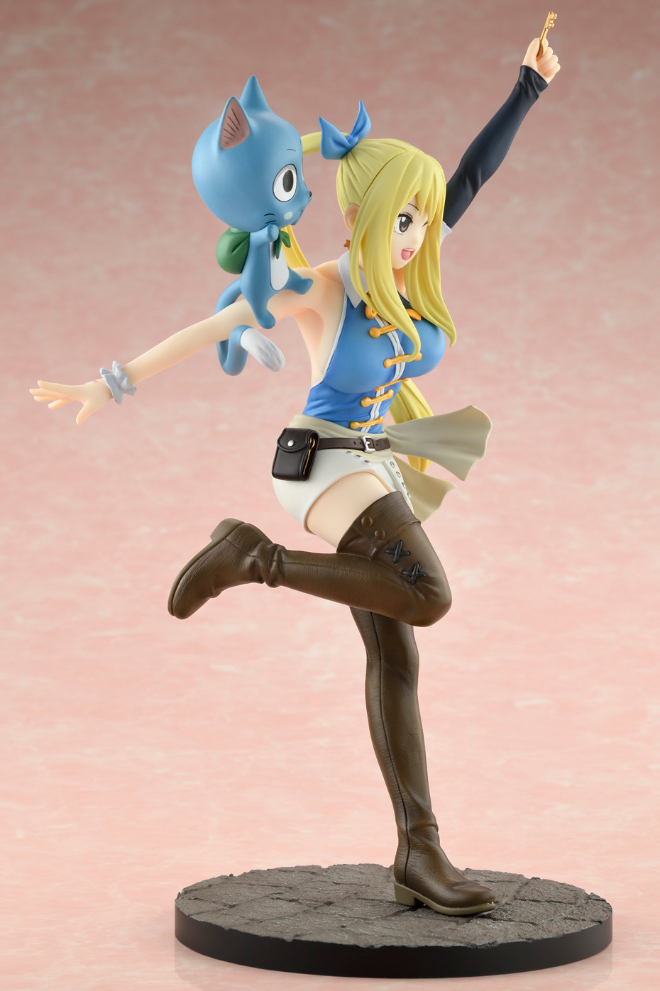 Descubre el apasionante mundo de Figura Lucy Heartfilia Versión Guiño Fairy Tail Final Series.