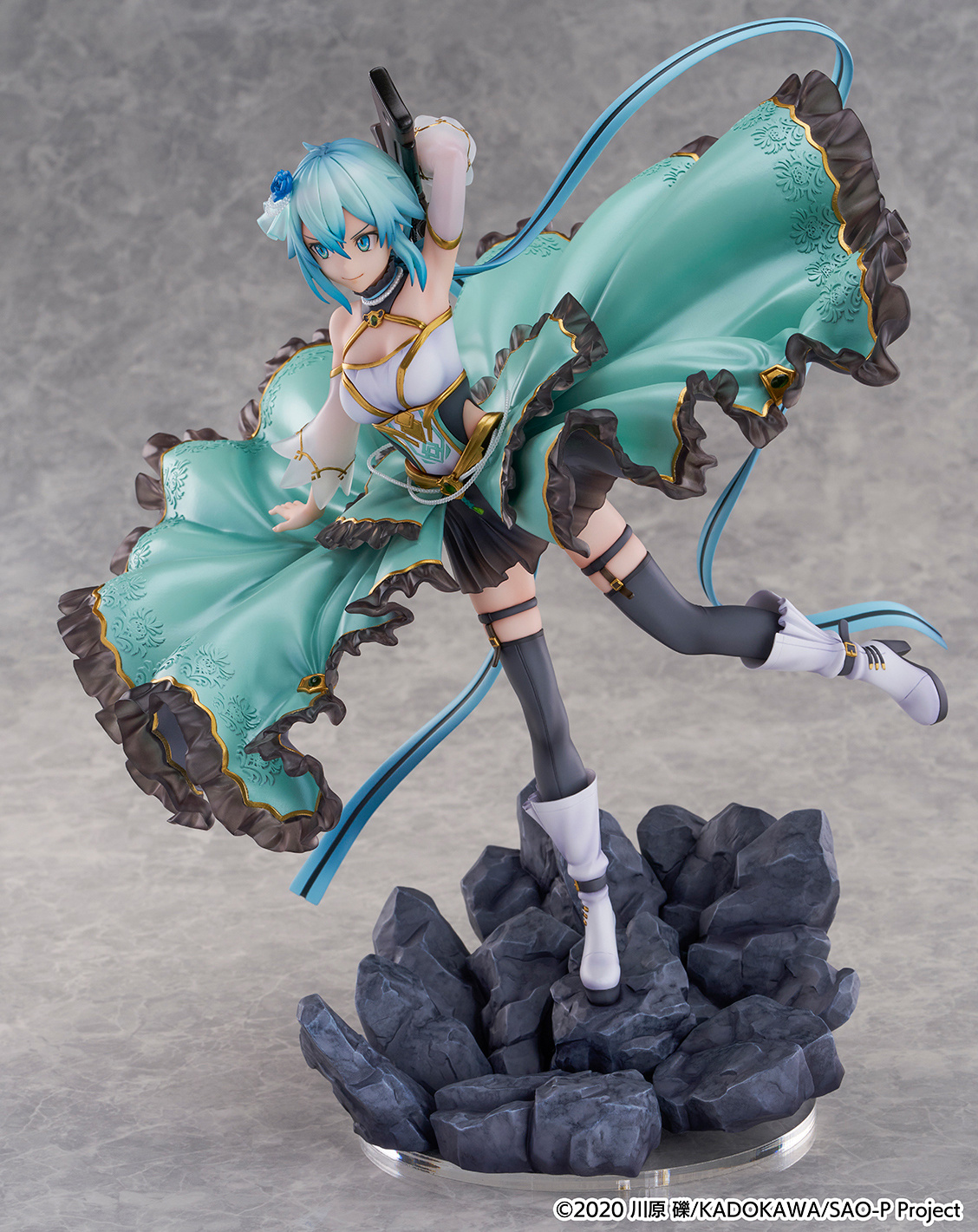 Descubre el apasionante mundo de Figura Sinon Vestido de Cristal Sword Art Online.